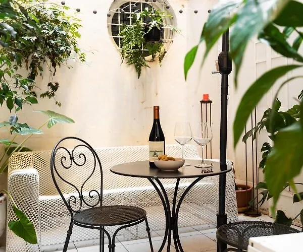 Chic And Style In Historical Via Giulia *