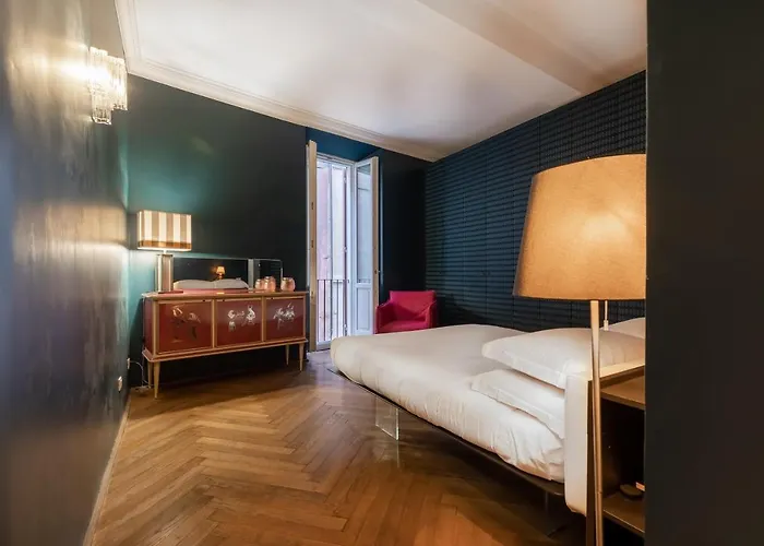 Chic And Style In Historical Via Giulia *